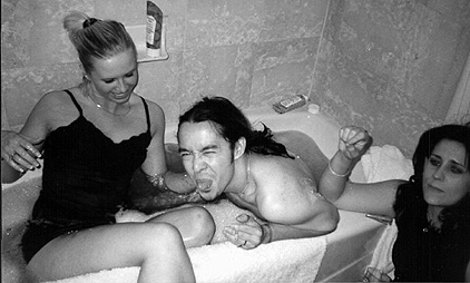 Scene in the bathroom 3.36 hours after our protagonist's departure.