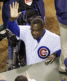 Dusty waves to fans after NLCS game 7 loss.